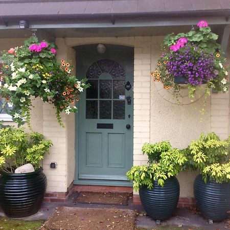 Mere Cottage B & B Alsager Luaran gambar